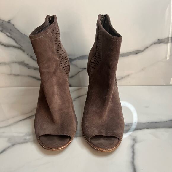 Gianni Bini | Women's Brown Leather Laser Cut Peep Toe Block Heel Boots Sz 7 - Picture 2 of 7